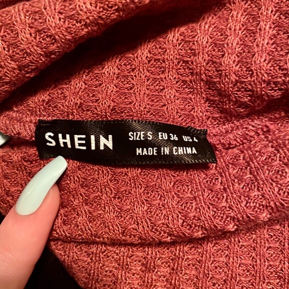 Turtle Neck Crop - Wine Color - Picture 3 of 3